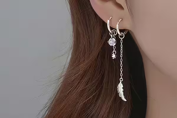 輕飄飄羽毛單鑽×耳扣