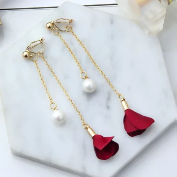 小紅花珍珠流蘇×軟墊三角耳夾