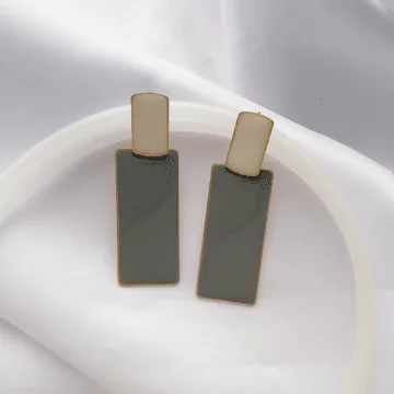 雙拼長方型幾何片&times;吊墜耳環&times;灰白