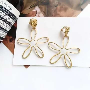 大花卉鏤空金屬×軟墊三角耳夾