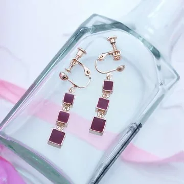 三塊紅色立方體×螺旋耳夾