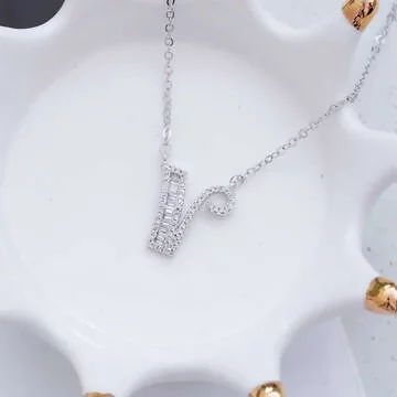 英文字母閃鑽&times;項鍊&times;V