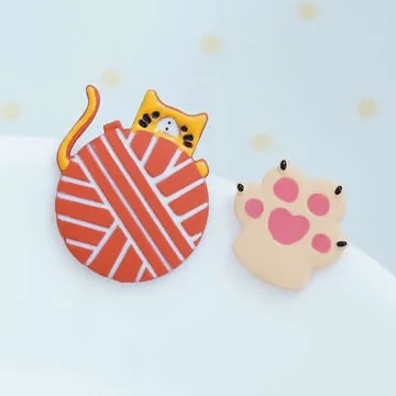 貓咪玩毛線球&times;不對稱吊墜耳環