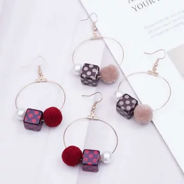 骰子毛球大圓圈&times;吊墜耳勾&times;共二色
