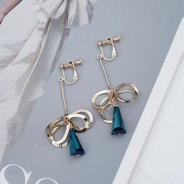 金屬鏤空花瓣藍晶柱&times;螺旋耳夾