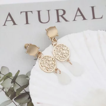 枝芽結網水滴白片&times;螺旋耳夾