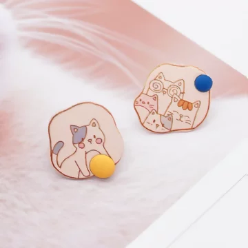 小貓咪球球&times;不對稱三角耳夾