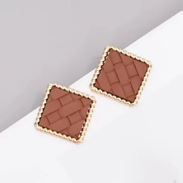 皮革紋咖色菱形&times;耳環