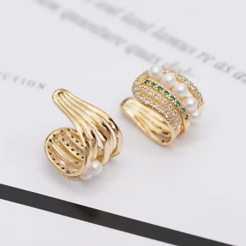 多線條綠晶閃鑽珍珠&times;U型耳骨夾