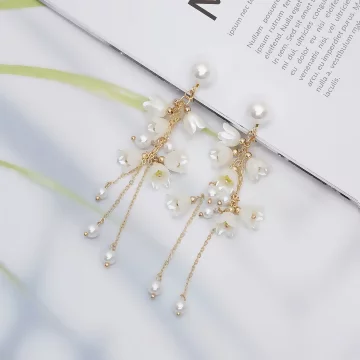 鈴蘭花搖曳珍珠&times;螺旋耳夾