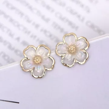 透白金蕊花朵&times;吊墜耳環