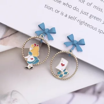 在逃的愛麗絲&times;不對稱三角耳夾