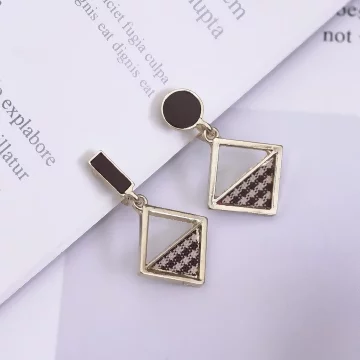 長方圓圈菱型棕咖格紋&times;不對稱三角耳夾