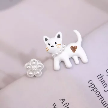 珍珠小花白貓&times;吊墜耳環