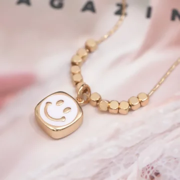 小方塊笑臉&times;鎖骨項鍊