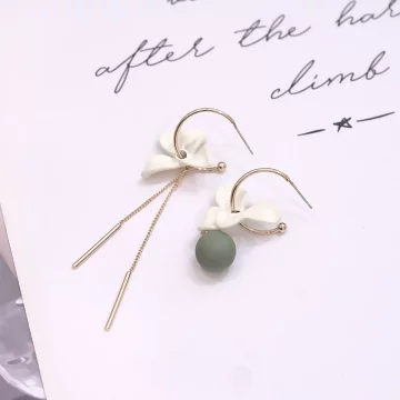 法式夏日白花&times;不對稱吊墜耳環
