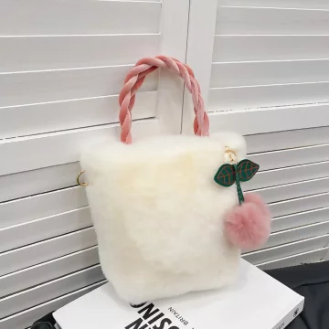 毛絨櫻桃小拎包&times;鍊條斜背包&times;米白