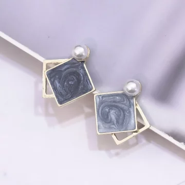 斜方暈藍珍珠&times;三角耳夾