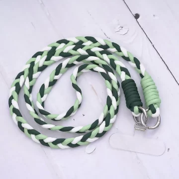 撞色麻花辮&times;手機斜背雙勾掛繩&times;綠色