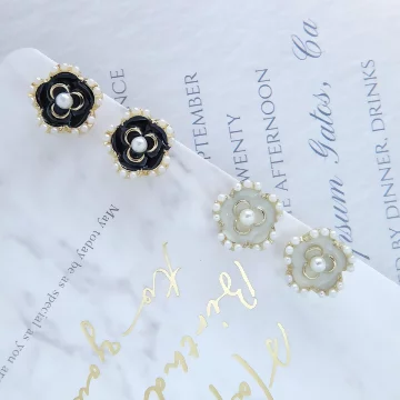 小香風珍珠山茶花&times;螺旋耳夾&times;共二色