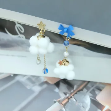 藍領結棉花雲朵&times;不對稱三角耳夾