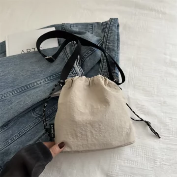 休閒運動尼龍水桶包&times;&times;斜背包&times;卡其