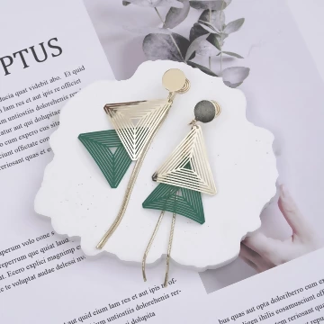 撞色鏤空雙層三角型&times;蚊香盤U型耳夾