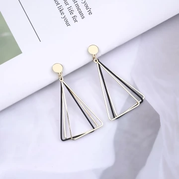 俐落黑金三角型&times;三角耳夾