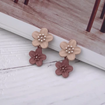 美拉德雙色小花&times;三角耳夾