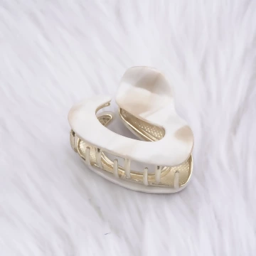 金屬流光&times;鯊魚夾&times;白色