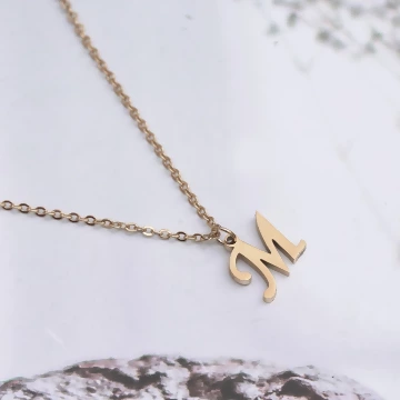 316鋼飾&times;經典M字母&times;鎖骨項鍊&times;金色