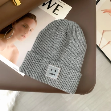 笑臉 ‧_‧&times;毛帽&times;灰色