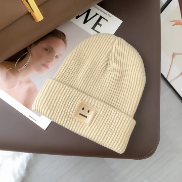 笑臉 ‧_‧&times;毛帽&times;卡其