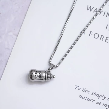 北鼻奶瓶&times;長項鍊