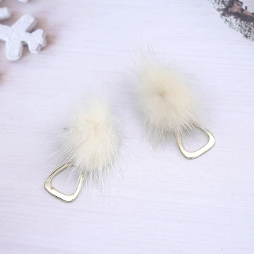 溫柔白毛球金屬×吊墜耳環