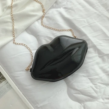 KISS硬殼嘴唇包×斜背包×黑色