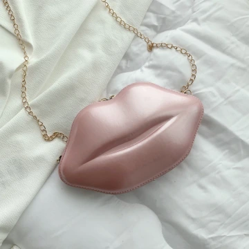 KISS硬殼嘴唇包&times;斜背包&times;粉紅