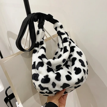 乳牛絨毛水餃包&times;斜背包