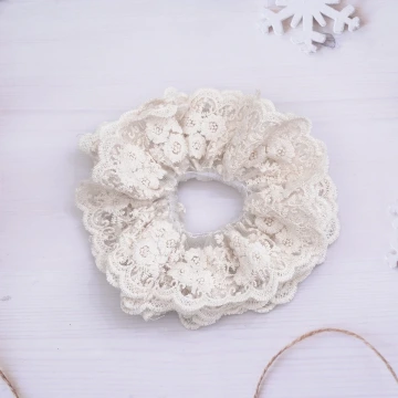四層白蕾絲花邊&times;大腸圈髮束