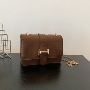 鱷魚石紋經典H扣×斜背包×深咖