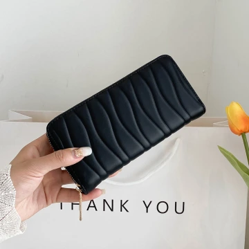 不規則波紋線條×拉鍊長皮夾×黑色