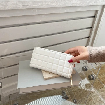 正方格紋壓線&times;拉鍊長皮夾&times;白色