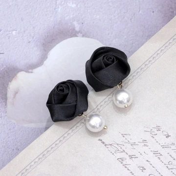黑玫瑰珍珠&times;吊墜耳環