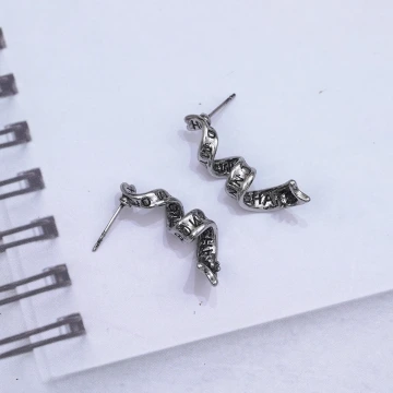 金屬英文絲帶&times;吊墜耳環