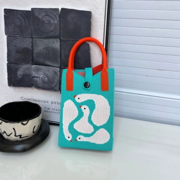 四隻小白鵝&times;針織&times;斜背包