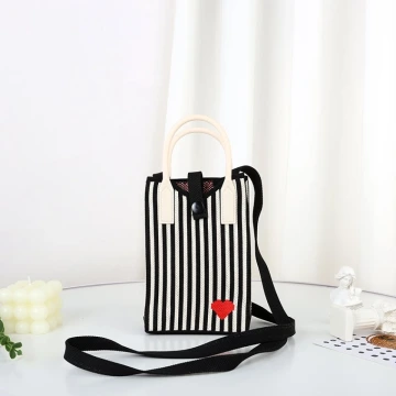 黑條紋小紅心&times;針織&times;斜背包