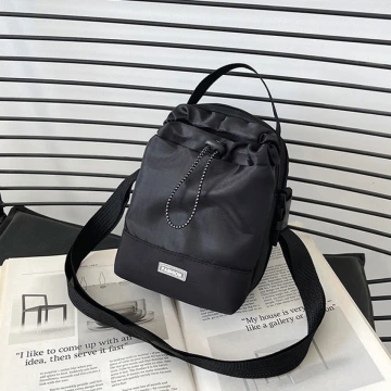 尼龍抽繩水桶包&times;斜背包&times;黑色