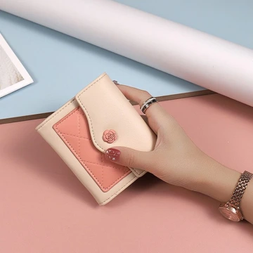 玫瑰格紋皮革×三折短皮夾×白粉