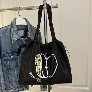 大蘋果印花束口袋×肩背包×黑色