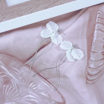 白花瓣波浪線條&times;吊墜耳環